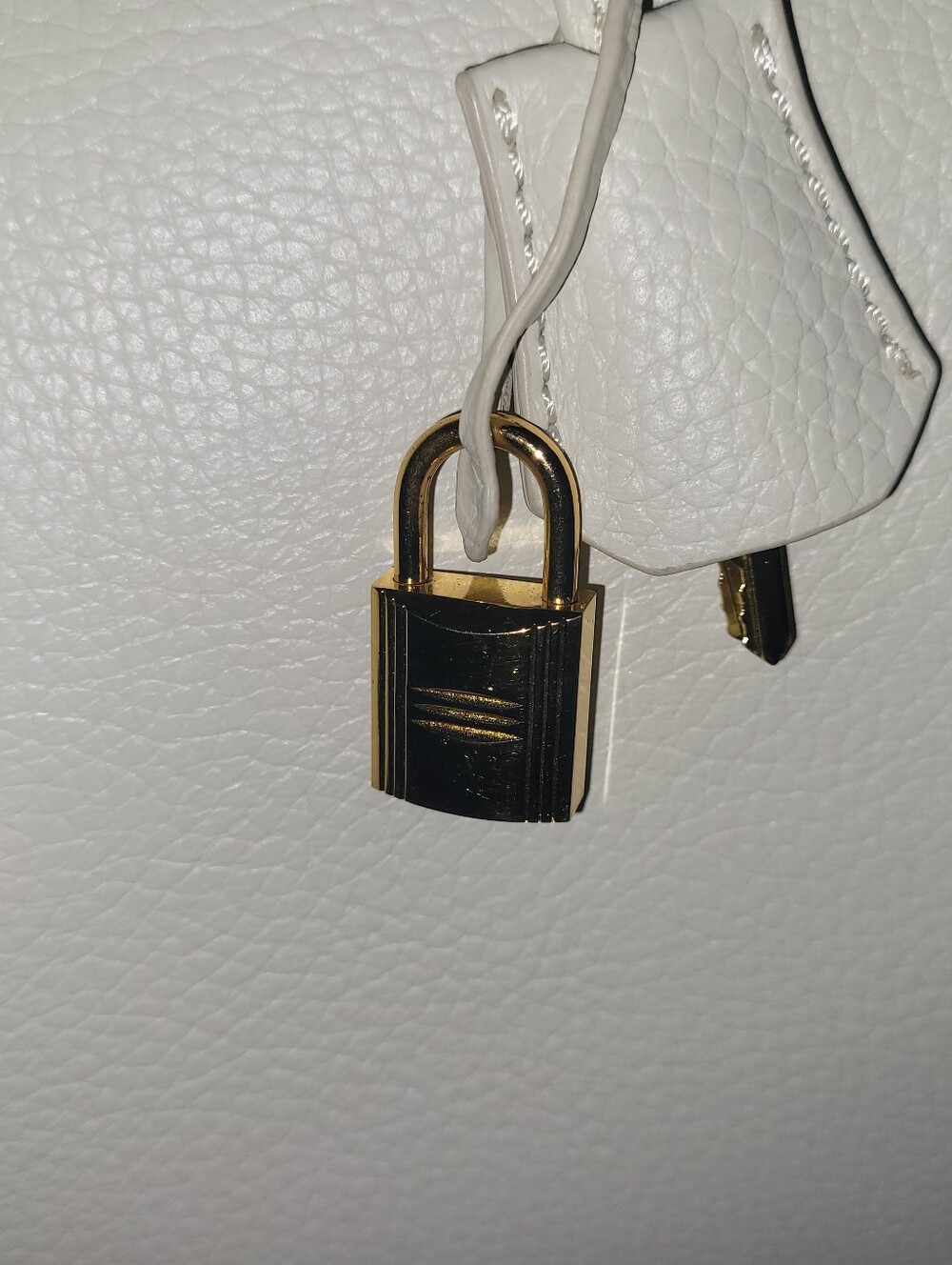 Hermes Cream Leather Birkin 30 Handbag - Picture 4 of 11